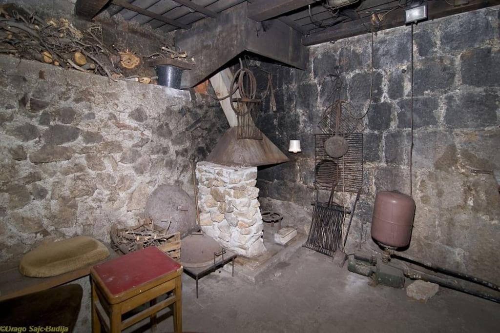 Art House Old Village Jesenice  Ngoại thất bức ảnh