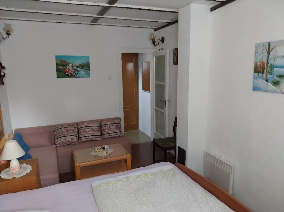 Art House Old Village Jesenice  Ngoại thất bức ảnh